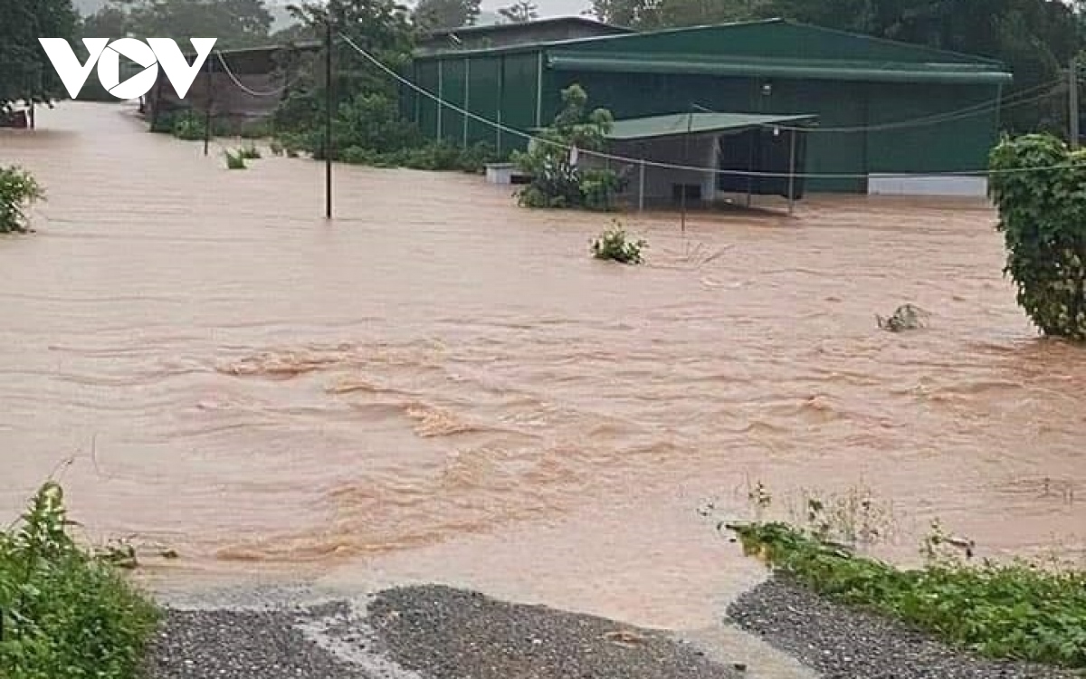 Mưa lớn ở Savannakhet (Lào), nhiều tuyến đường ngập sâu